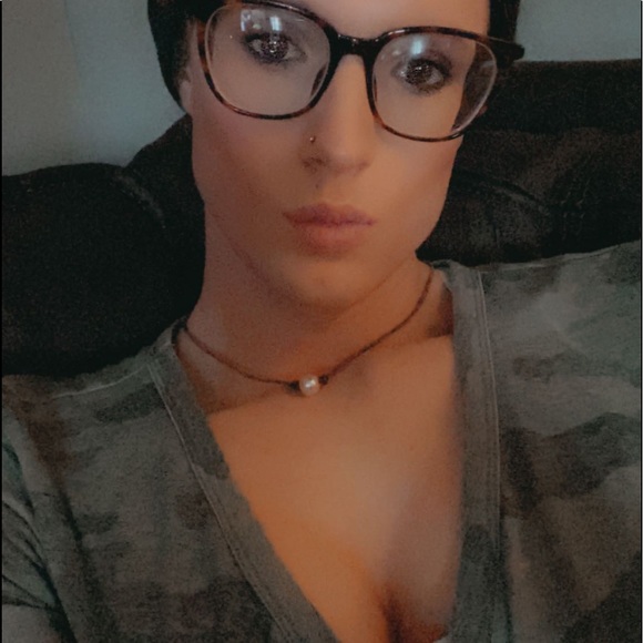 Meet your Posher, Brielle - Picture 1 of 1